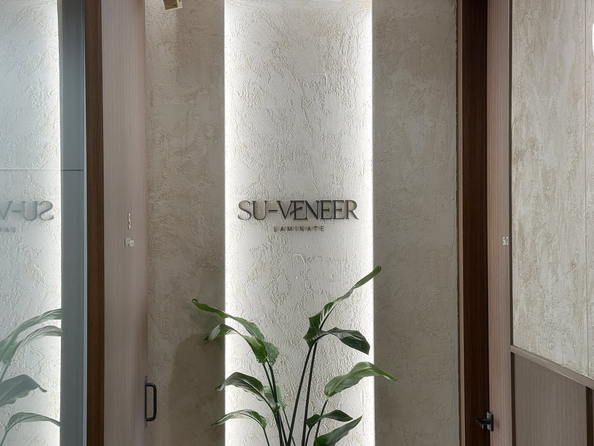 Su-Veneer laminate suite signage