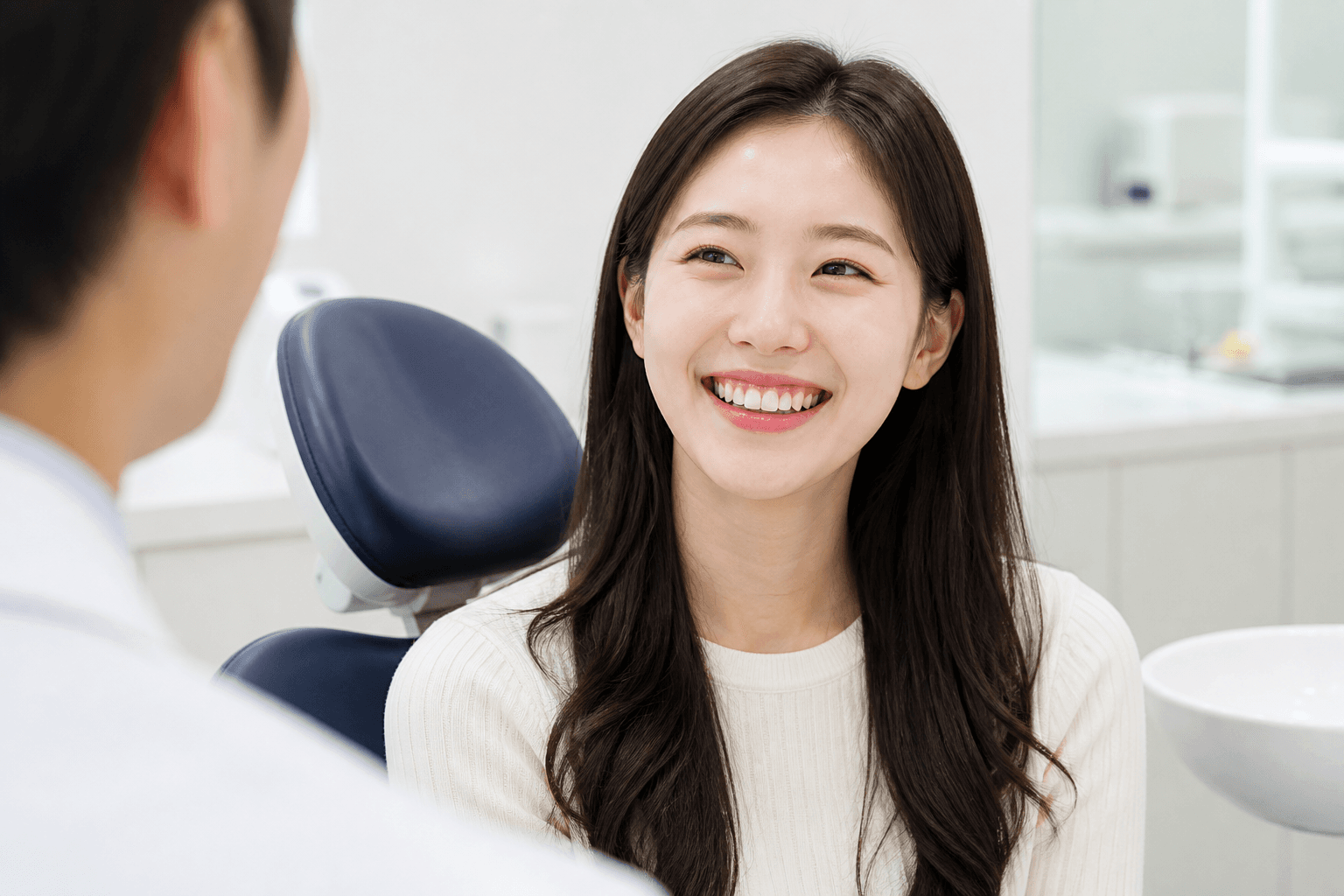 웃을 때 많이 보이는 잇몸 거미스마일, 잇몸 성형 치료 과정 안내